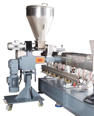 600 rpm スクロール速度 パーソナライズされた灰色ビルディングブロックタイプ プラスチックマシン PE 小型ツインエクストルーダーシート