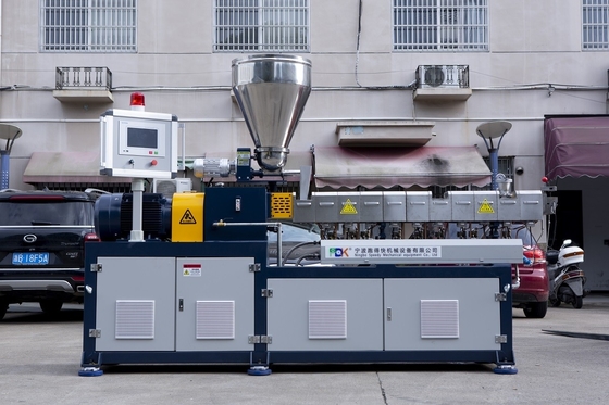 パーソナライズされた要求のためのダブルツインスクロールプラスチックエクストラッダーマスターバッチ粒機